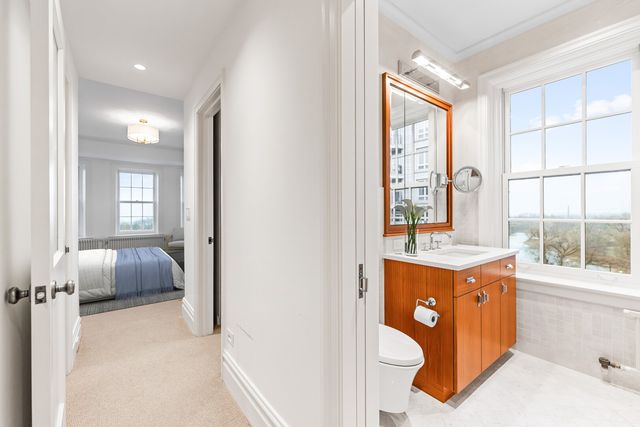 2600 N Lakeview Avenue 9B, Chicago, IL 60614