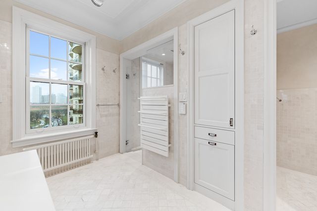 2600 N Lakeview Avenue 9B, Chicago, IL 60614