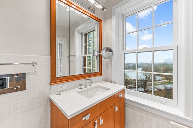 2600 N Lakeview Avenue 9B, Chicago, IL 60614