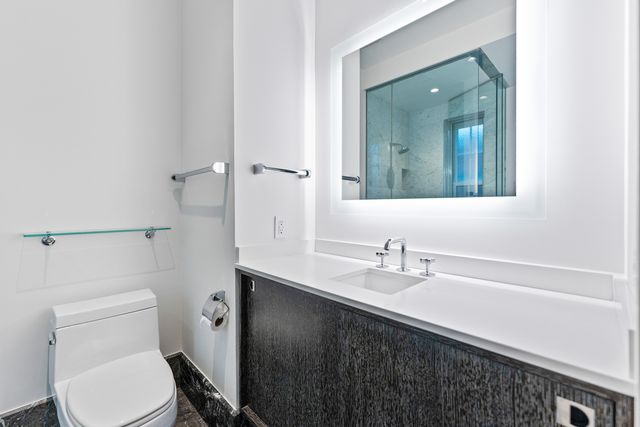 2600 N Lakeview Avenue 9B, Chicago, IL 60614