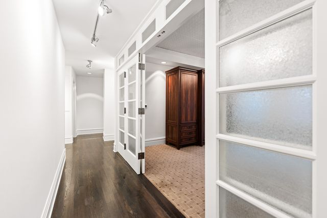 2600 N Lakeview Avenue 9B, Chicago, IL 60614