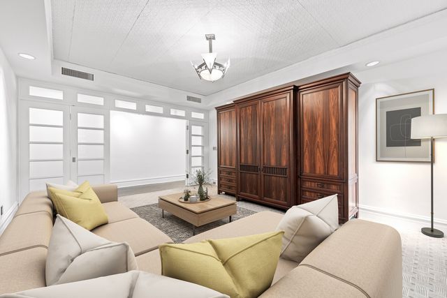 2600 N Lakeview Avenue 9B, Chicago, IL 60614