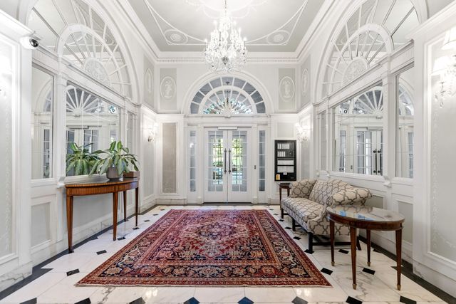 2600 N Lakeview Avenue 9B, Chicago, IL 60614