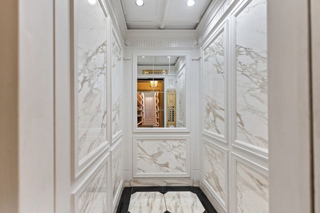 2600 N Lakeview Avenue 9B, Chicago, IL 60614