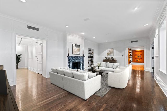 2600 N Lakeview Avenue 9B, Chicago, IL 60614