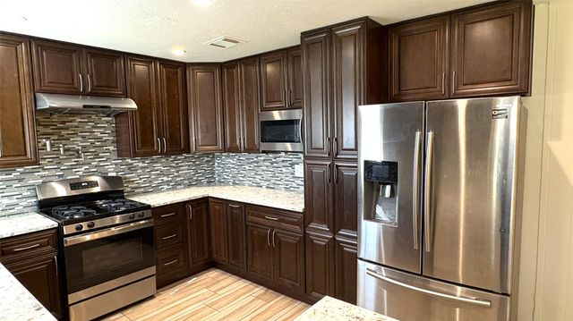 13631 Greenway Drive, Sugar Land, TX 77498