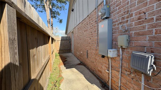 13631 Greenway Drive, Sugar Land, TX 77498