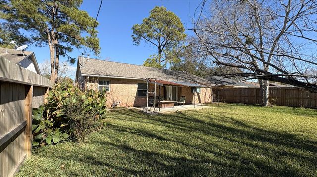 13631 Greenway Drive, Sugar Land, TX 77498