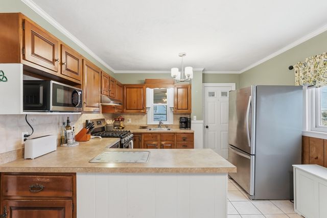 9 Rust St, Lynn, MA 01902