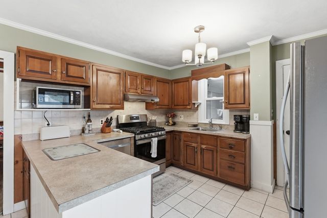 9 Rust St, Lynn, MA 01902