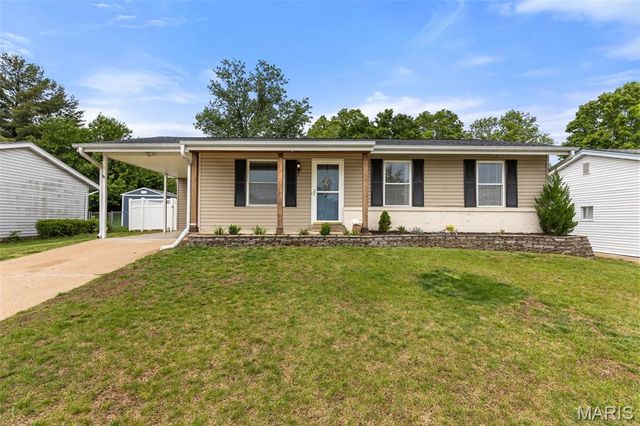 669 Green Hedge Drive, Fenton, MO 63026