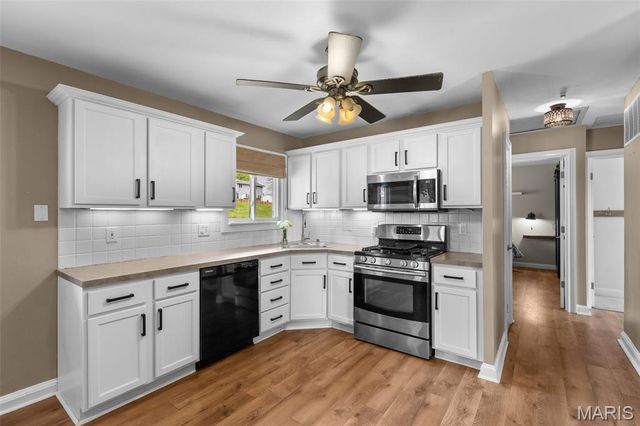 669 Green Hedge Drive, Fenton, MO 63026