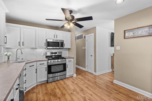 669 Green Hedge Drive, Fenton, MO 63026