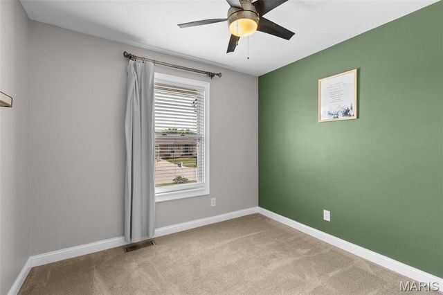 669 Green Hedge Drive, Fenton, MO 63026