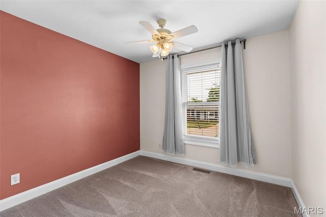 669 Green Hedge Drive, Fenton, MO 63026