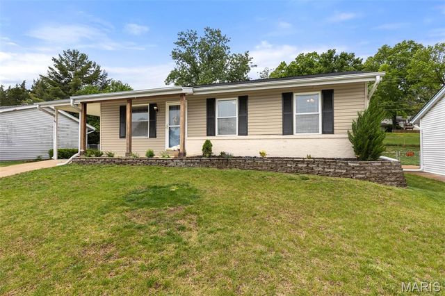 669 Green Hedge Drive, Fenton, MO 63026