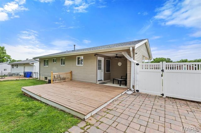 669 Green Hedge Drive, Fenton, MO 63026