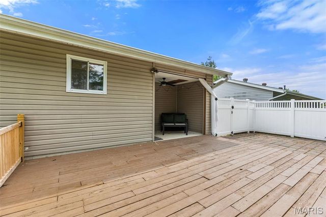 669 Green Hedge Drive, Fenton, MO 63026