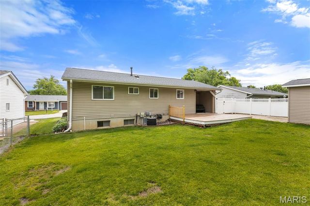 669 Green Hedge Drive, Fenton, MO 63026