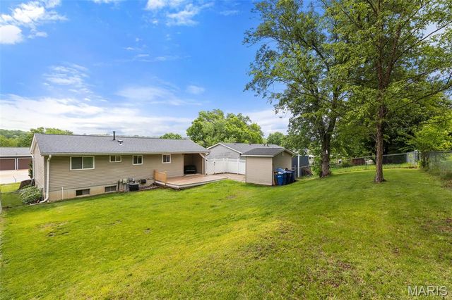 669 Green Hedge Drive, Fenton, MO 63026
