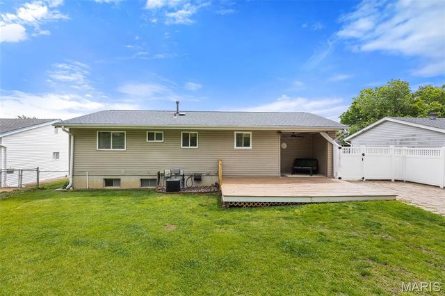 669 Green Hedge Drive, Fenton, MO 63026