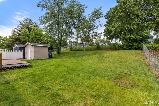 669 Green Hedge Drive, Fenton, MO 63026