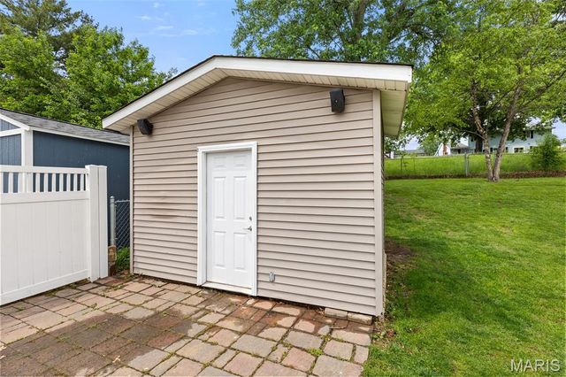 669 Green Hedge Drive, Fenton, MO 63026