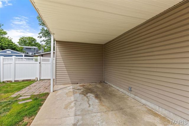 669 Green Hedge Drive, Fenton, MO 63026