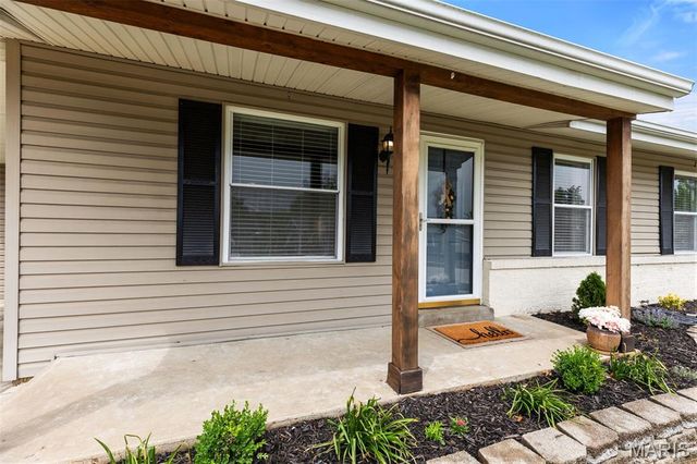 669 Green Hedge Drive, Fenton, MO 63026