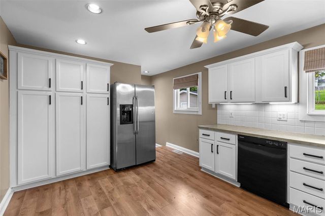 669 Green Hedge Drive, Fenton, MO 63026