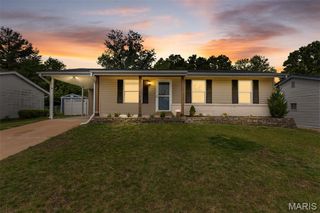 669 Green Hedge Drive, Fenton, MO 63026