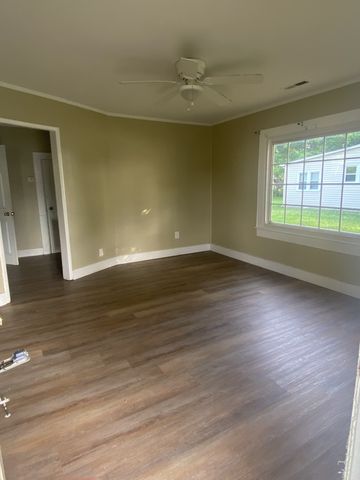 504 General St, E, Tullahoma, TN 37388