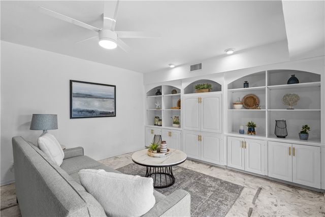 1010 Karnak Dr, Corpus Christi, TX 78412