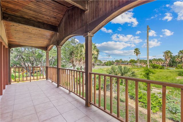 1010 Karnak Dr, Corpus Christi, TX 78412