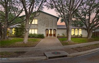 1010 Karnak Dr, Corpus Christi, TX 78412