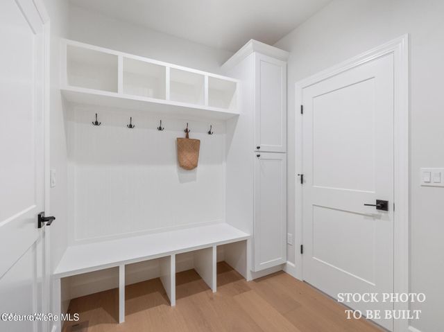 1008 E STEEPLE CHASE RD, Hayden, ID 83835