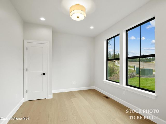 1008 E STEEPLE CHASE RD, Hayden, ID 83835