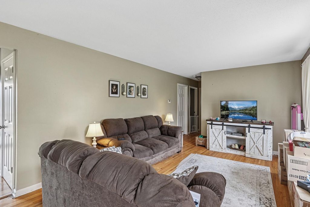 919 7th Avenue E, Shakopee, MN 55379