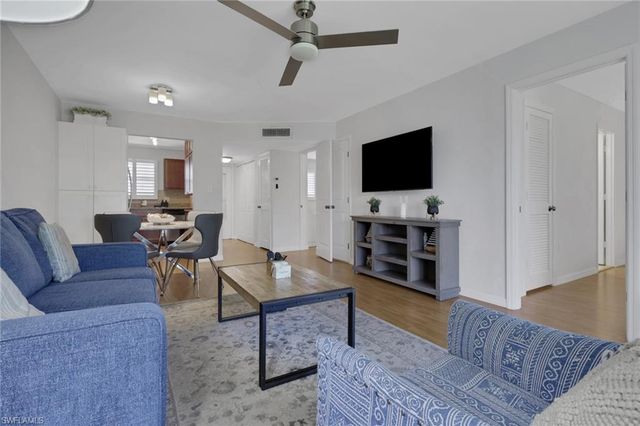 170 Turtle Lake CT 309, Naples, FL 34105