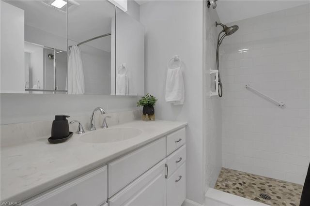 170 Turtle Lake CT 309, Naples, FL 34105