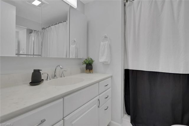 170 Turtle Lake CT 309, Naples, FL 34105