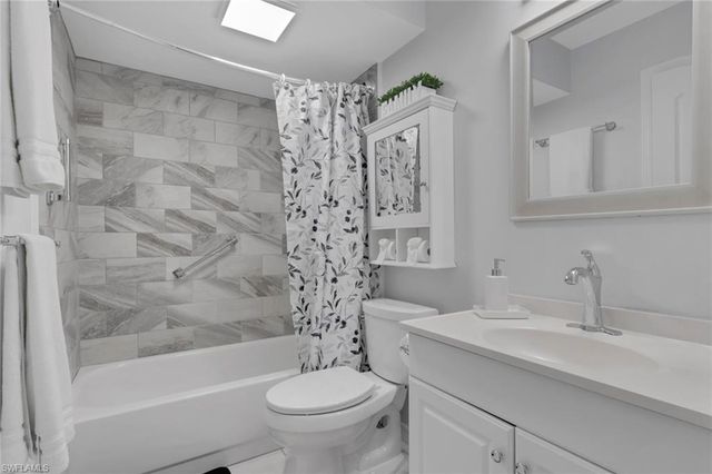 170 Turtle Lake CT 309, Naples, FL 34105