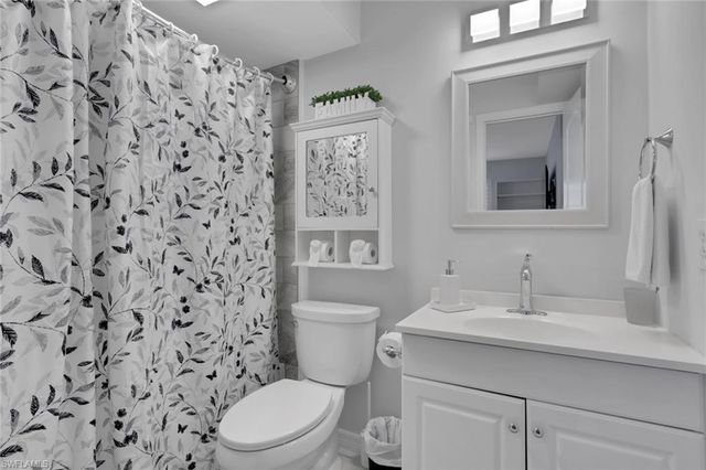170 Turtle Lake CT 309, Naples, FL 34105