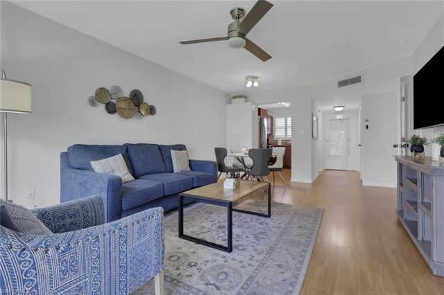 170 Turtle Lake CT 309, Naples, FL 34105