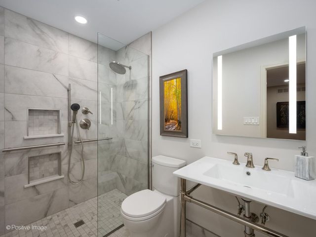 1049 Wheaton Oaks Drive, Wheaton, IL 60187