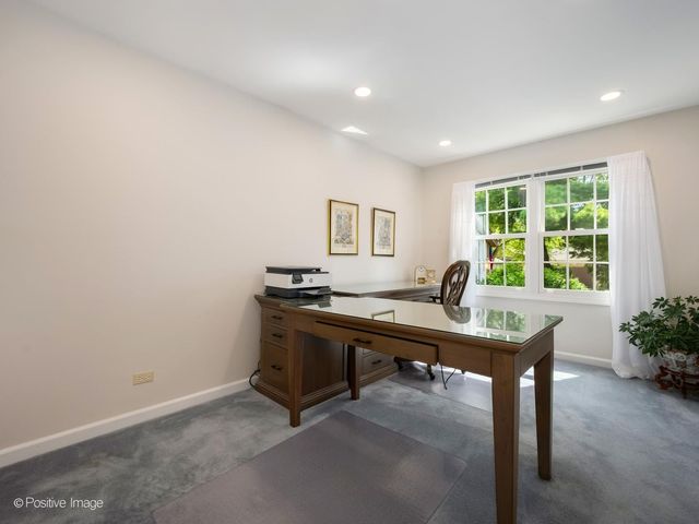 1049 Wheaton Oaks Drive, Wheaton, IL 60187