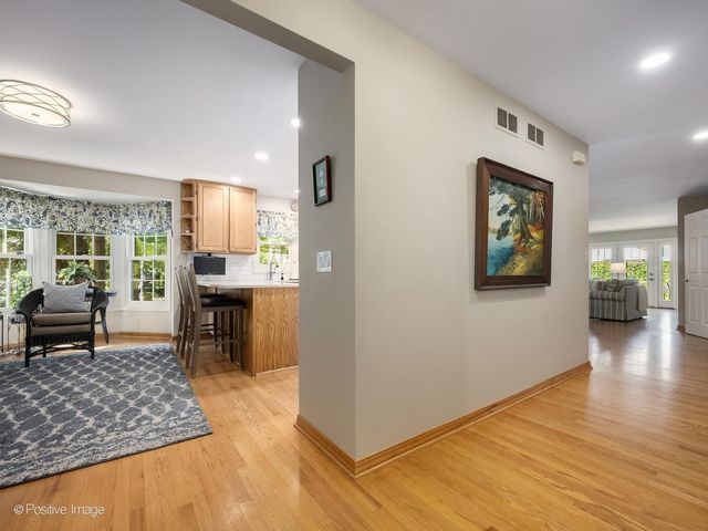 1049 Wheaton Oaks Drive, Wheaton, IL 60187