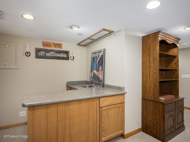 1049 Wheaton Oaks Drive, Wheaton, IL 60187