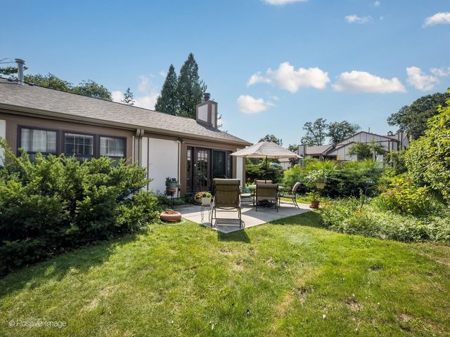 1049 Wheaton Oaks Drive, Wheaton, IL 60187
