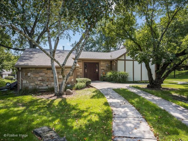 1049 Wheaton Oaks Drive, Wheaton, IL 60187